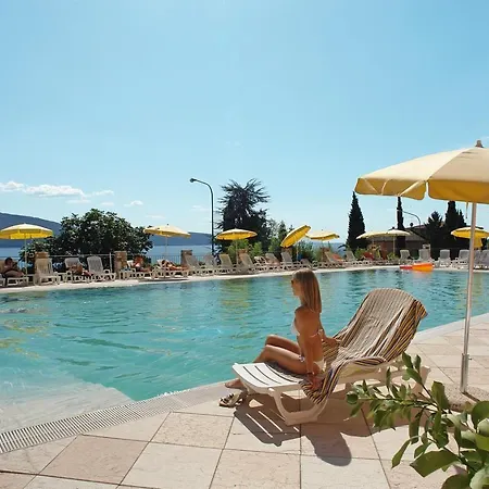 Aparthotel Borgo Dei Limoni - Con Garage Gargnano