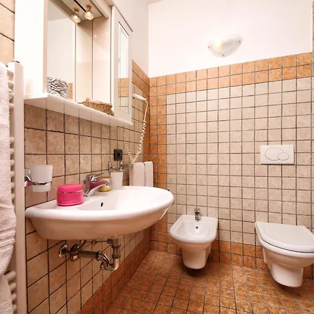 Borgo Dei Limoni - Con Garage 4* Gargnano