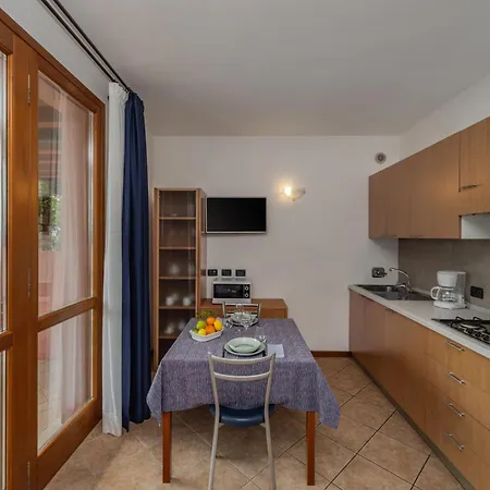 Borgo Dei Limoni - Con Garage غارنانو