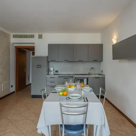 Borgo Dei Limoni - Con Garage غارنانو