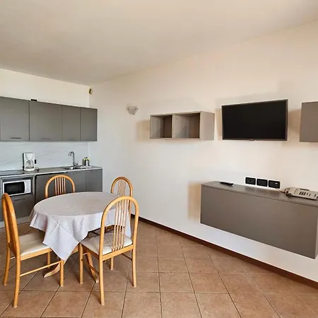 Borgo Dei Limoni - Con Garage 4* غارنانو